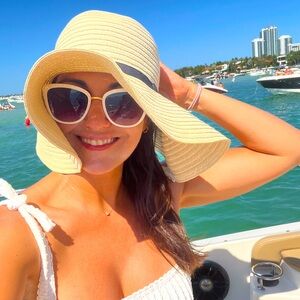 Meet your Posher, Caro